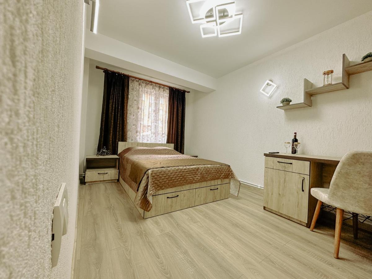 Studio 63 Petroşani Exterior foto