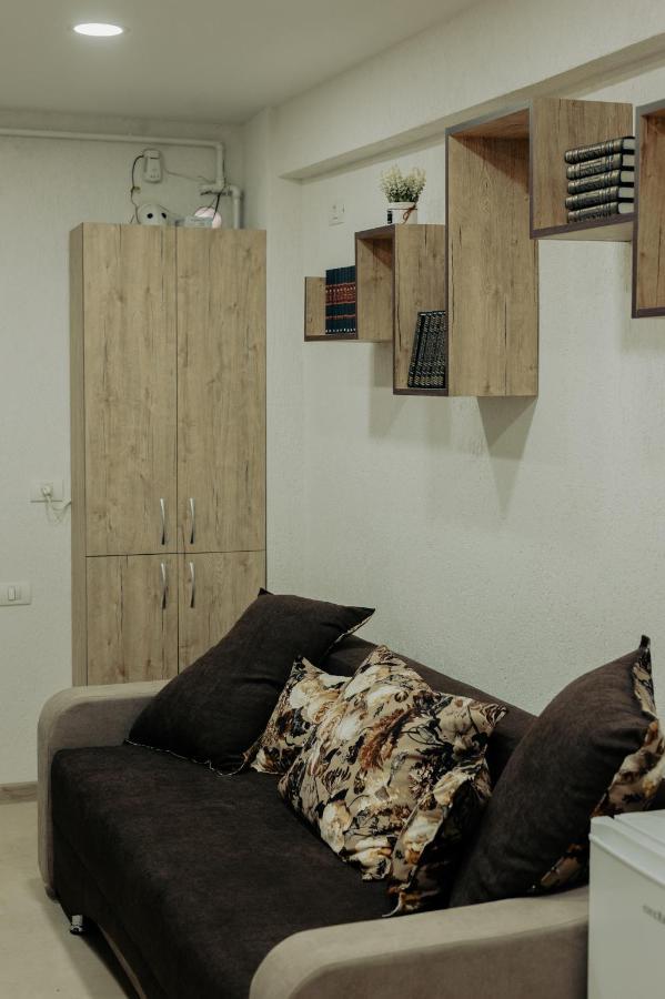 Studio 63 Petroşani Exterior foto